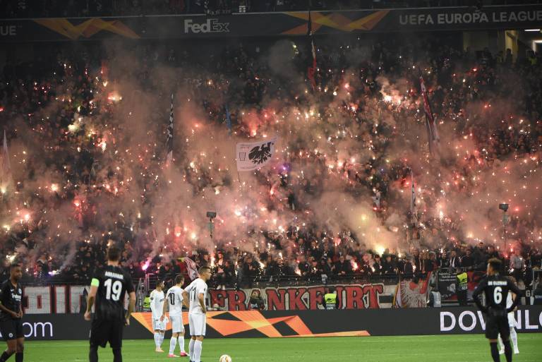 Eintracht Frankfurt international: Frankfurt-Fans begeistern Europa